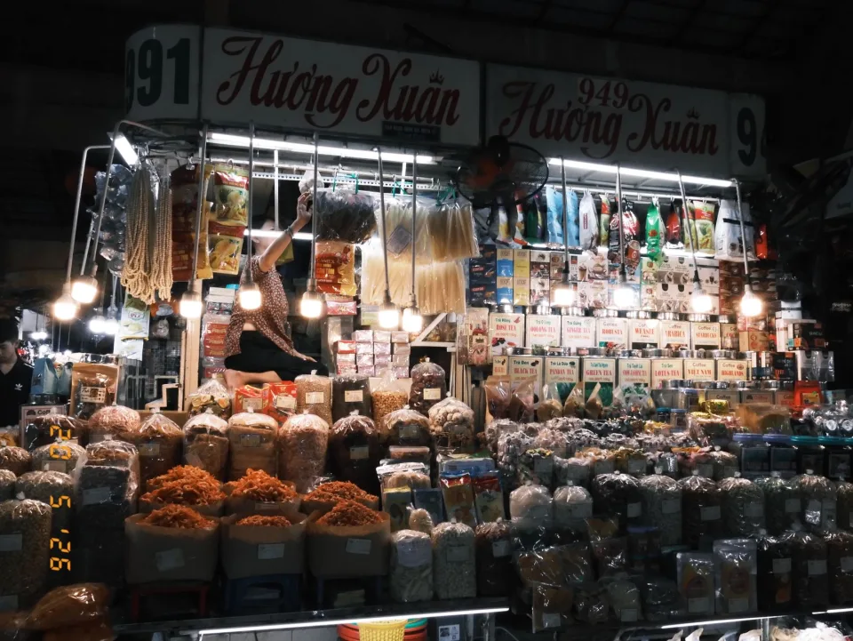 Bàn ăn tại Ốc Tự Nhiên